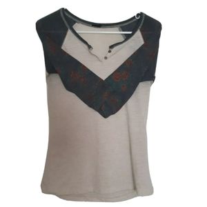 Red Roses and Gray Sleeve Cream Shirt Size S